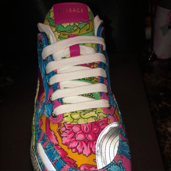 Versace shoes. 10.5 sneakers . King status - Picture 2 of 9